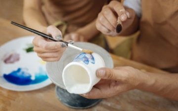STAGE PEINTURE SUR PORCELAINE : Peindre un bijou (bijou fourni)
