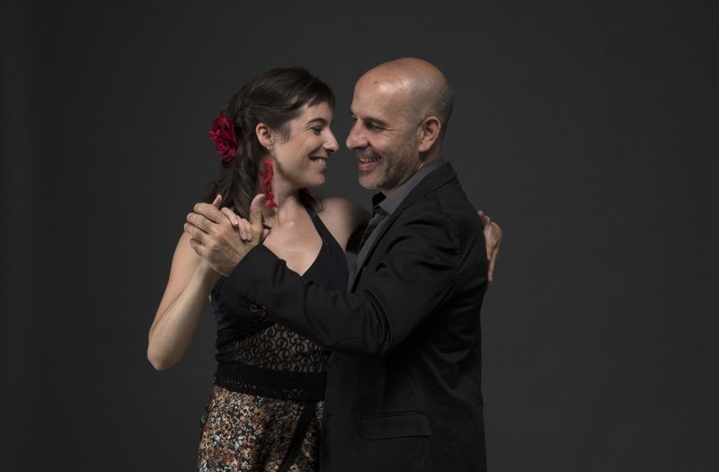 Initiation gratuite au tango et démonstration par Claire et Pedro