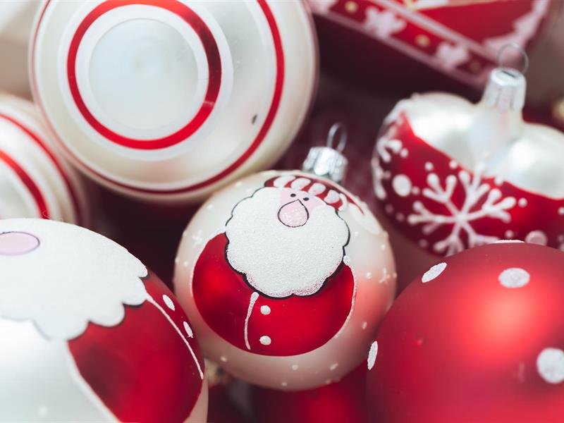 Atelier participatif de fabrication de boules de Noël en verre