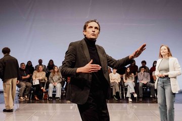 Théâtre : Quand la ville se lève à Vire Normandie