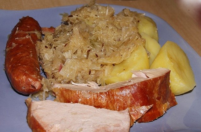 Repas choucroute par le Comité de jumelage Port-Sainte-Foy-et-Ponchapt / Plobsheim