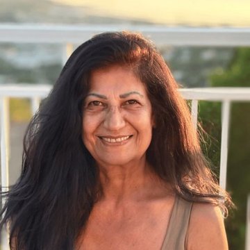 Hala Mohammad, Une rose sur la photo de famille