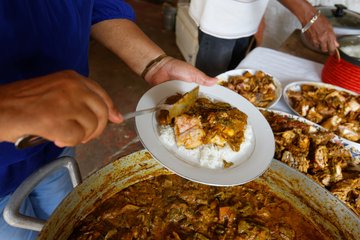 Passez un moment convivial autour d’un repas aux saveurs créoles