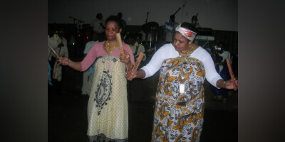 M'godro et m'biwi traditionnel avec les artistes locaux
